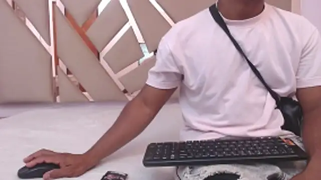 Snapshot of you_and_i9 chatting on 11.05.25 you and i9 online show from 11.05.25