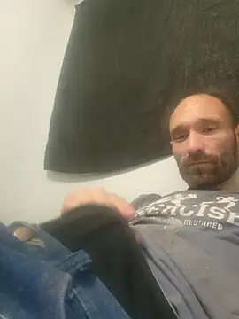 Snapshot of Johnnyw151 chatting on 10.21.25 Johnnyw151 online show from 10.21.25