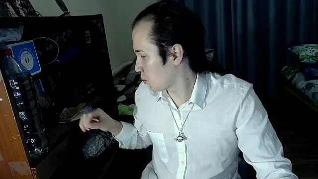 EvaMiron online show from 02.20.25