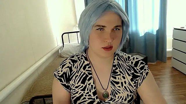 Snapshot of EvaMiron chatting on 06.25.26 EvaMiron online show from 06.25.26