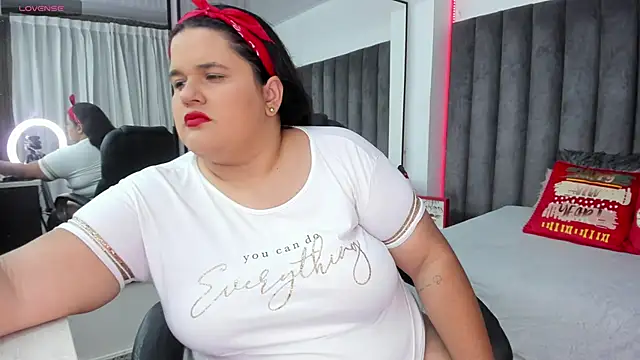 Snapshot of natalia_curvy1 chatting on 12.17.24 natalia curvy1 online show from 12.17.24