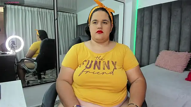 Snapshot of natalia_curvy1 chatting on 12.26.24 natalia curvy1 online show from 12.26.24