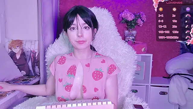 Snapshot of berrybaebaby chatting on 02.04.25 berrybaebaby online show from 02.04.25