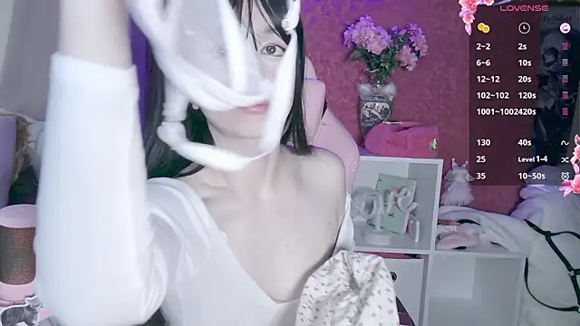 Snapshot of berrybaebaby chatting on 02.28.25 berrybaebaby online show from 02.28.25