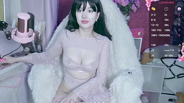 Snapshot of berrybaebaby chatting on 03.17.25 berrybaebaby online show from 03.17.25