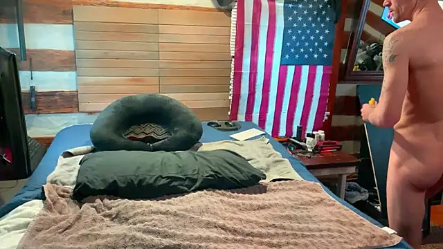 Snapshot of HARD_2QUIT chatting on 03.22.25 HARD 2QUIT online show from 03.22.25