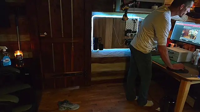 Snapshot of HARD_2QUIT chatting on 10.05.25 HARD 2QUIT online show from 10.05.25