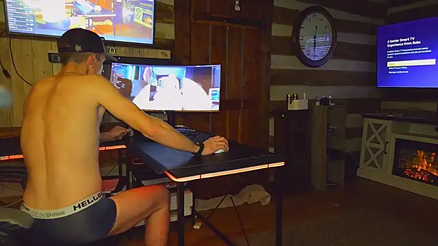 Snapshot of HARD_2QUIT chatting on 11.12.25 HARD 2QUIT online show from 11.12.25