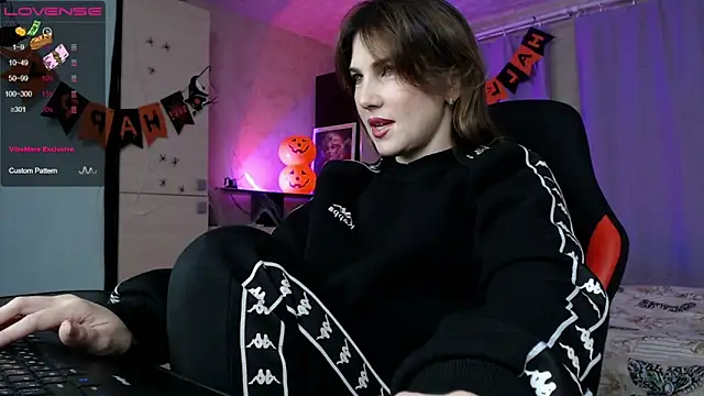 Daniela Cooperr online show from 11.05.25