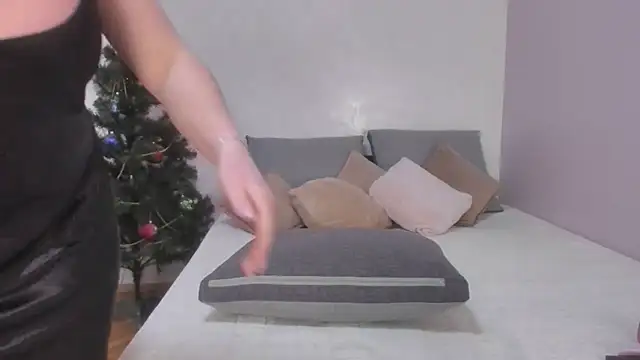 Snapshot of SheilaBloom chatting on 01.22.25 SheilaBloom online show from 01.22.25