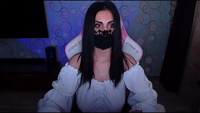 Snapshot of __Yasmina__ chatting on 05.29.26 Yasmina online show from 05.29.26