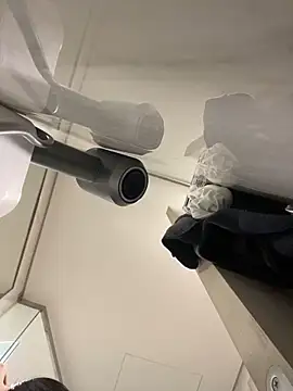 Snapshot of MEOW_MEO chatting on 11.08.25 MEOW MEO online show from 11.08.25