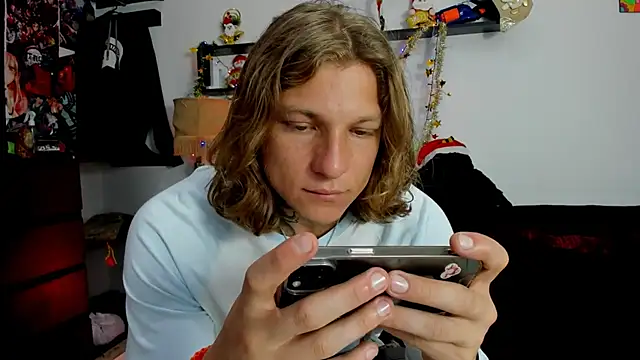 Snapshot of Tom_Krakow chatting on 12.12.24 Tom Krakow online show from 12.12.24