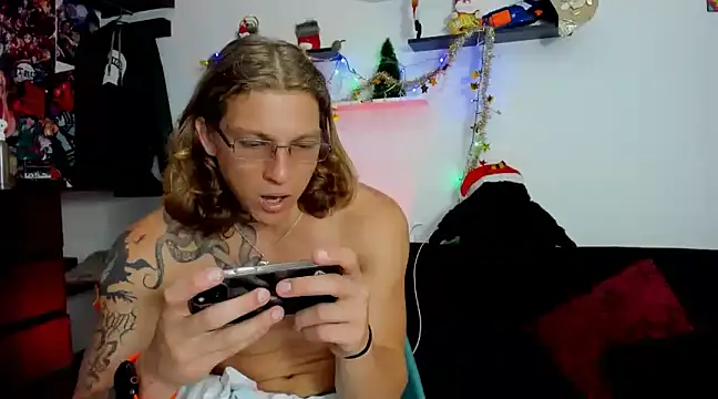 Snapshot of Tom_Krakow chatting on 12.12.24 Tom Krakow online show from 12.12.24