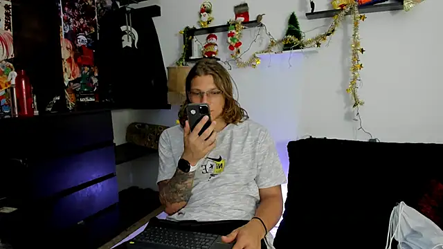 Snapshot of Tom_Krakow chatting on 12.19.24 Tom Krakow online show from 12.19.24