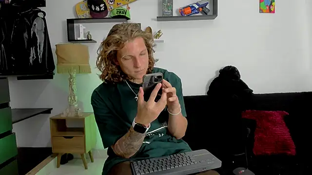 Snapshot of Tom_Krakow chatting on 01.13.25 Tom Krakow online show from 01.13.25