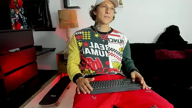 Snapshot of Tom_Krakow chatting on 02.21.25 Tom Krakow online show from 02.21.25