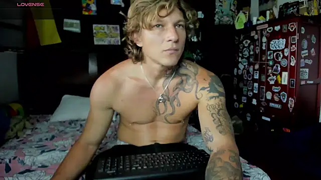 Snapshot of Tom_Krakow chatting on 10.01.25 Tom Krakow online show from 10.01.25