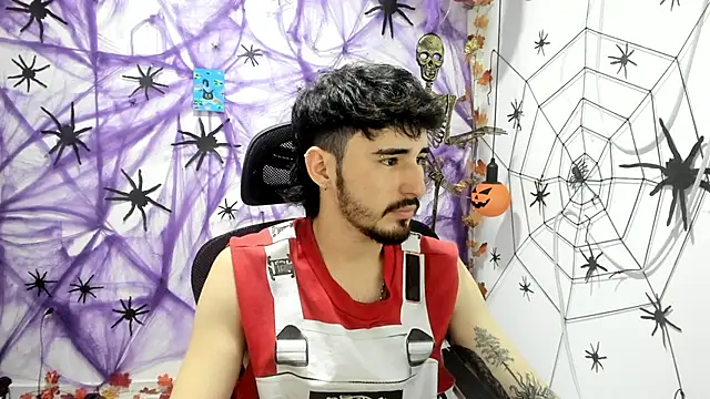 Snapshot of DmitriSanders chatting on 11.07.25 DmitriSanders online show from 11.07.25