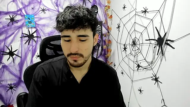 Snapshot of DmitriSanders chatting on 11.28.25 DmitriSanders online show from 11.28.25