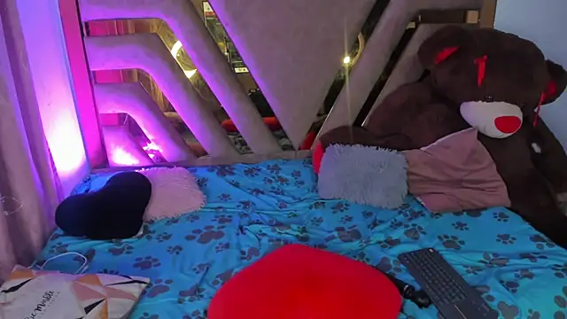 naatashamendozaa online show from 03.22.25