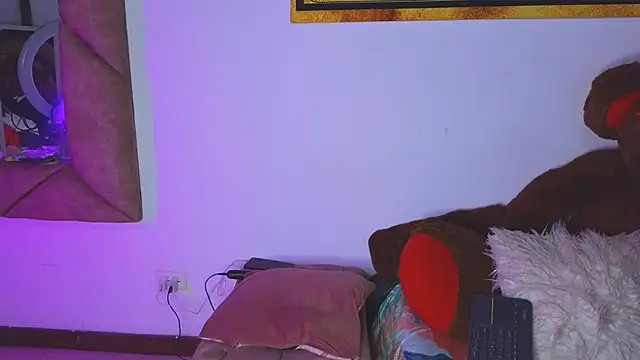 naatashamendozaa online show from 04.18.26