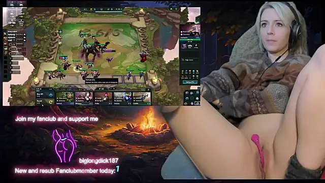 Snapshot of Lisaonthemoon chatting on 12.13.24 Lisaonthemoon online show from 12.13.24