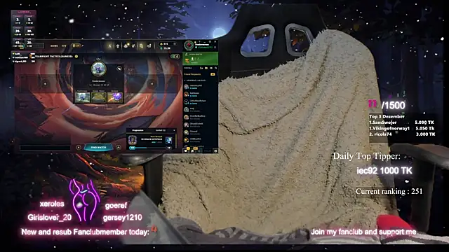Snapshot of Lisaonthemoon chatting on 12.17.24 Lisaonthemoon online show from 12.17.24