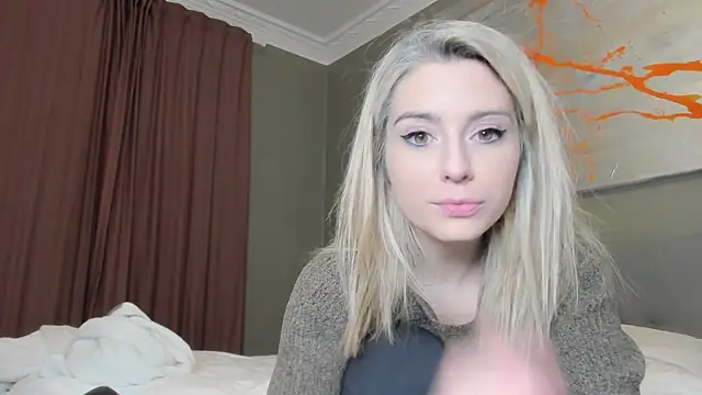 Snapshot of Lisaonthemoon chatting on 12.30.24 Lisaonthemoon online show from 12.30.24