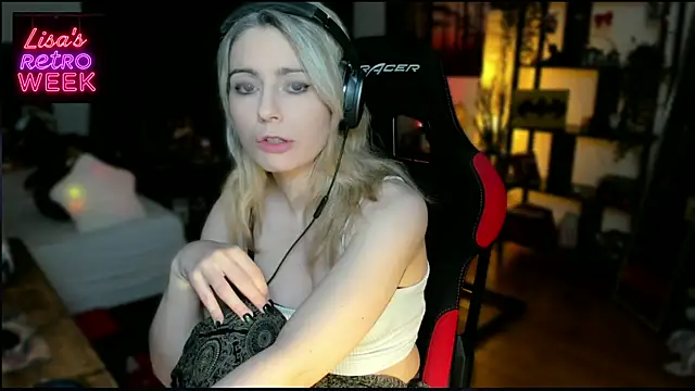 Snapshot of Lisaonthemoon chatting on 02.18.25 Lisaonthemoon online show from 02.18.25