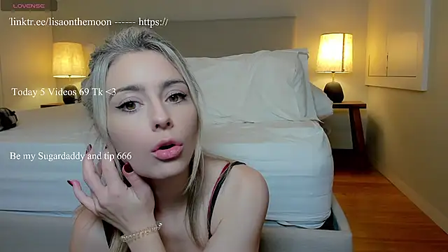 Snapshot of Lisaonthemoon chatting on 11.13.25 Lisaonthemoon online show from 11.13.25