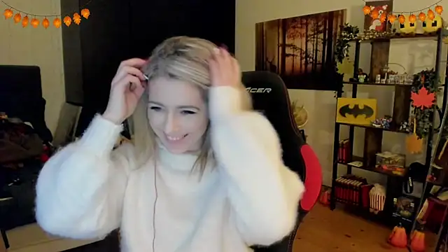 Snapshot of Lisaonthemoon chatting on 11.21.25 Lisaonthemoon online show from 11.21.25