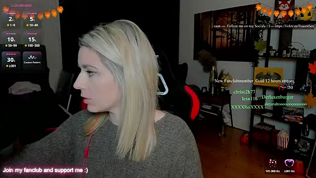 Snapshot of Lisaonthemoon chatting on 11.23.25 Lisaonthemoon online show from 11.23.25