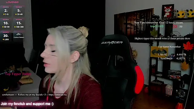 Snapshot of Lisaonthemoon chatting on 11.26.25 Lisaonthemoon online show from 11.26.25