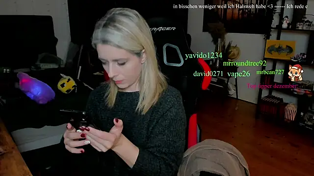 Snapshot of Lisaonthemoon chatting on 12.14.25 Lisaonthemoon online show from 12.14.25