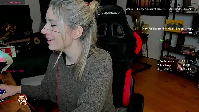 Lisaonthemoon online show from 12.18.25