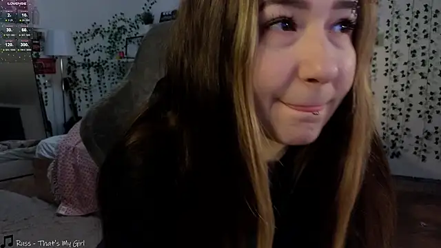 Snapshot of Megan__Hart chatting on 12.24.24 Megan Hart online show from 12.24.24