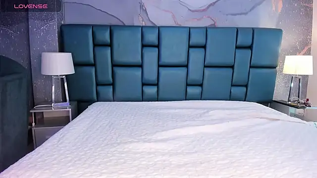 Nahomi Wild online show from 01.12.25