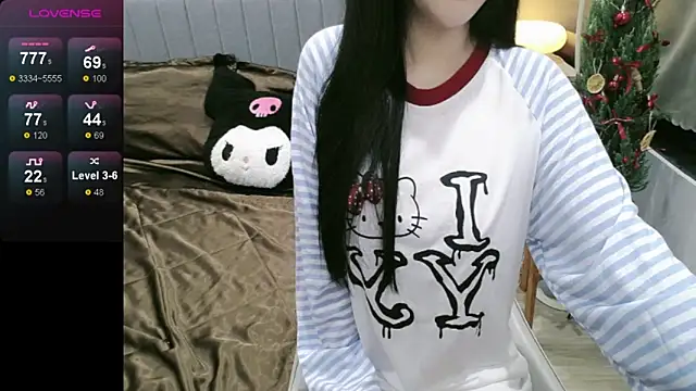  Viviann  online show from 12.21.25