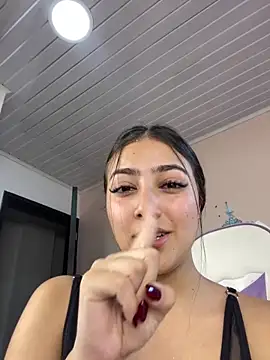 Snapshot of lili_turner chatting on 12.10.24 lili turner online show from 12.10.24