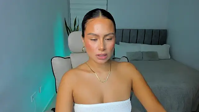 Snapshot of AndreaMartini chatting on 02.24.25 AndreaMartini online show from 02.24.25
