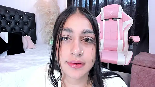 Snapshot of GabyRhodes chatting on 12.01.24 GabyRhodes online show from 12.01.24