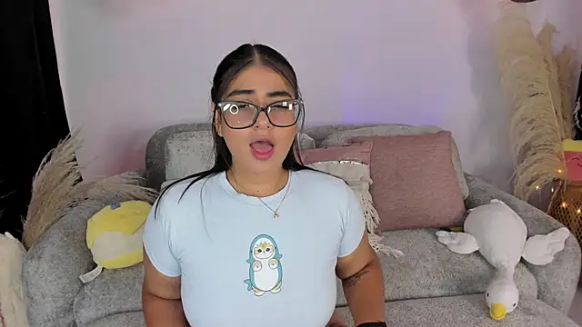 Snapshot of GabyRhodes chatting on 11.08.25 GabyRhodes online show from 11.08.25