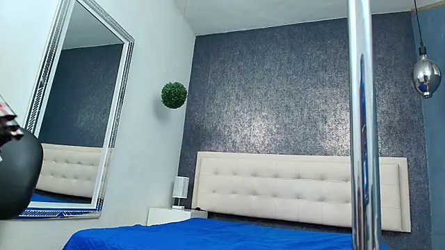 Cloeandtyfanny online show from 12.22.25