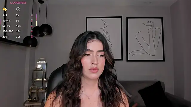 Snapshot of PaulinaSantos_ chatting on 06.04.26 PaulinaSantos online show from 06.04.26
