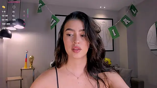Snapshot of PaulinaSantos_ chatting on 06.14.26 PaulinaSantos online show from 06.14.26