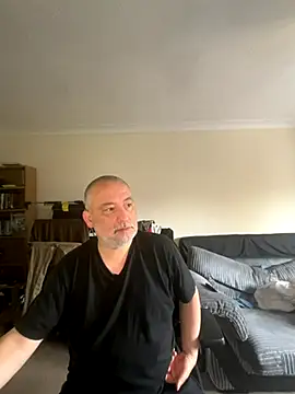 Snapshot of LondonTeffy chatting on 10.17.25 LondonTeffy online show from 10.17.25
