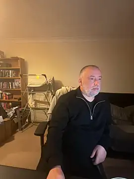 Snapshot of LondonTeffy chatting on 10.21.25 LondonTeffy online show from 10.21.25