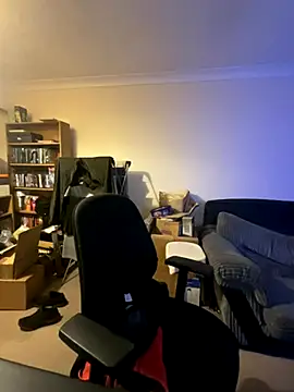 Snapshot of LondonTeffy chatting on 11.17.25 LondonTeffy online show from 11.17.25