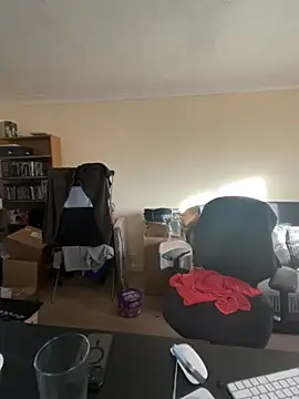 Snapshot of LondonTeffy chatting on 11.20.25 LondonTeffy online show from 11.20.25